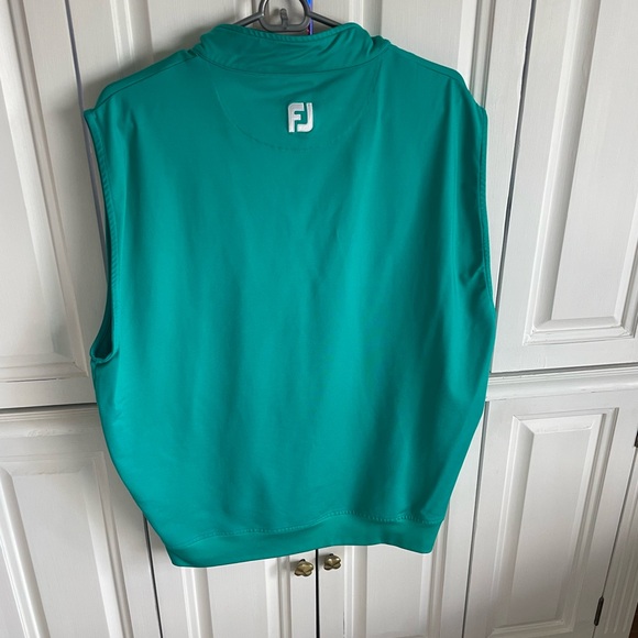 Bright green 1/4 zip sleeveless pullover, Cherry Hills logo, large - Picture 4 of 6